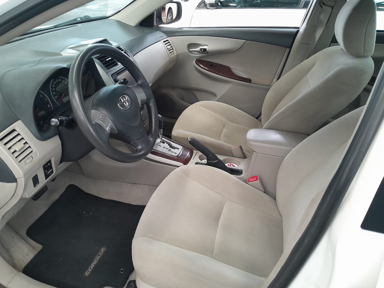 Toyota Corolla Xle 2013 At
